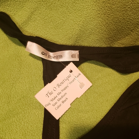 🦖Black T Back American Heart Tank🦖 - Picture 4 of 5